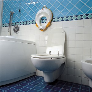 Може да се закачи на стената